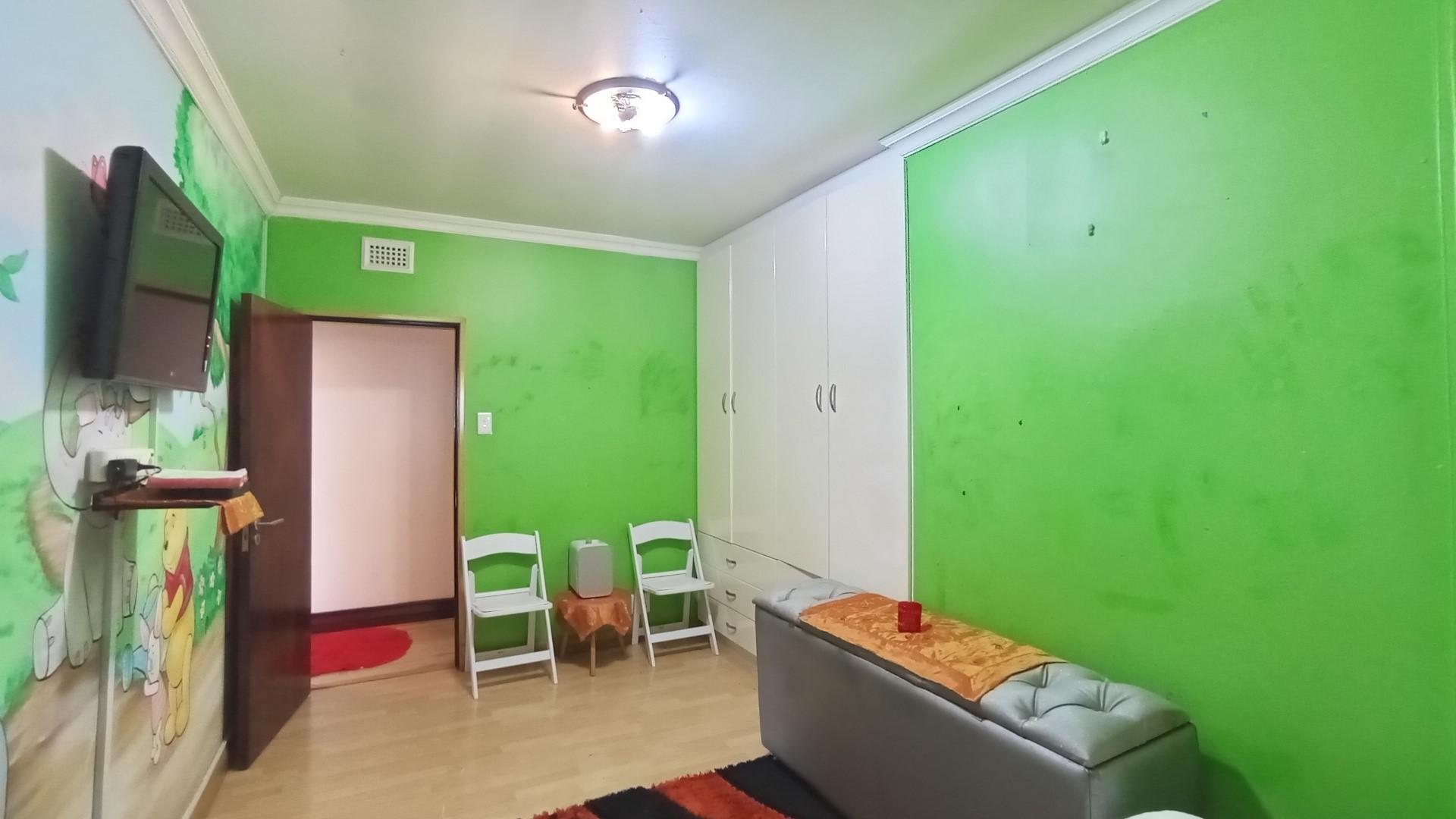 Bed Room 3 - 19 square meters of property in Moseley