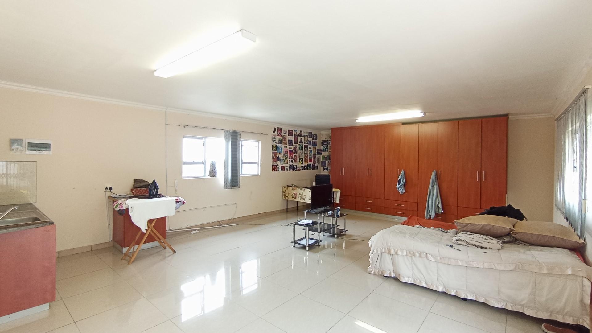 Flatlet - 61 square meters of property in Moseley