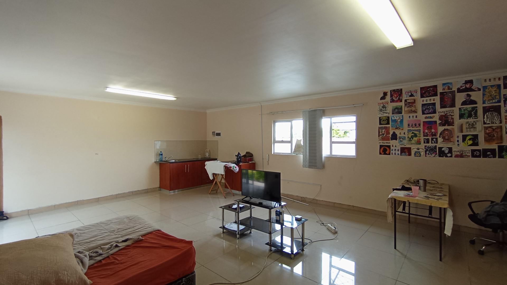 Flatlet - 61 square meters of property in Moseley