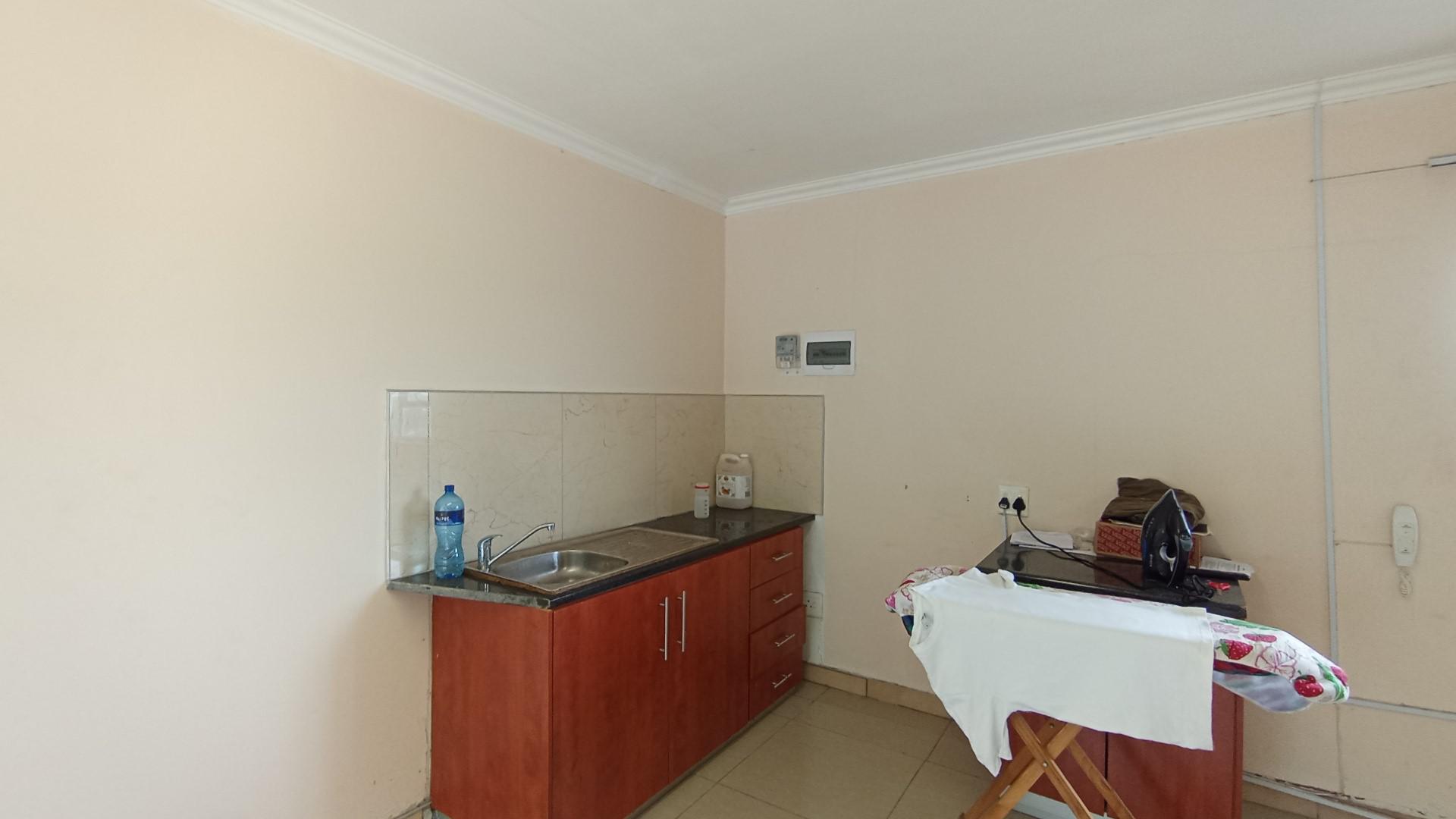 Kitchen - 30 square meters of property in Moseley