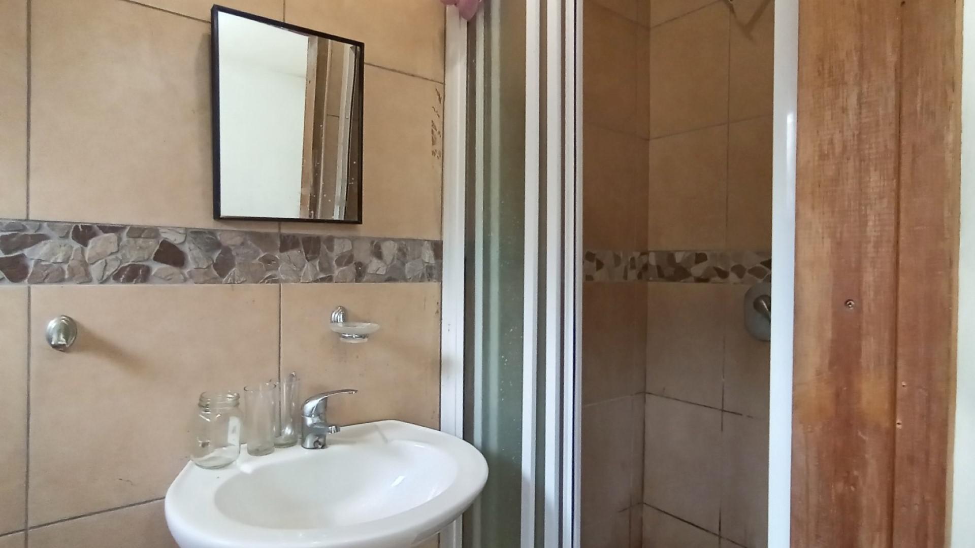 Bathroom 2 - 11 square meters of property in Moseley