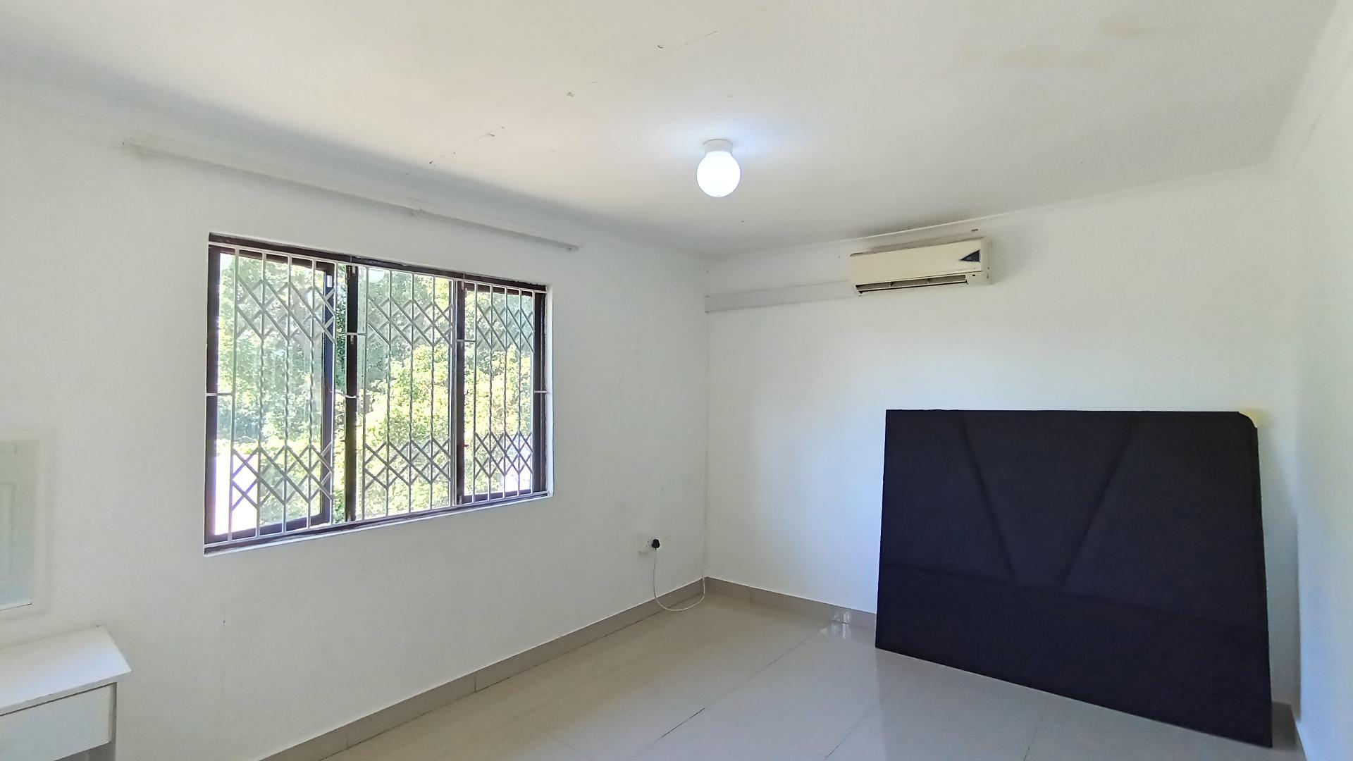 Bed Room 1 - 16 square meters of property in Escombe 