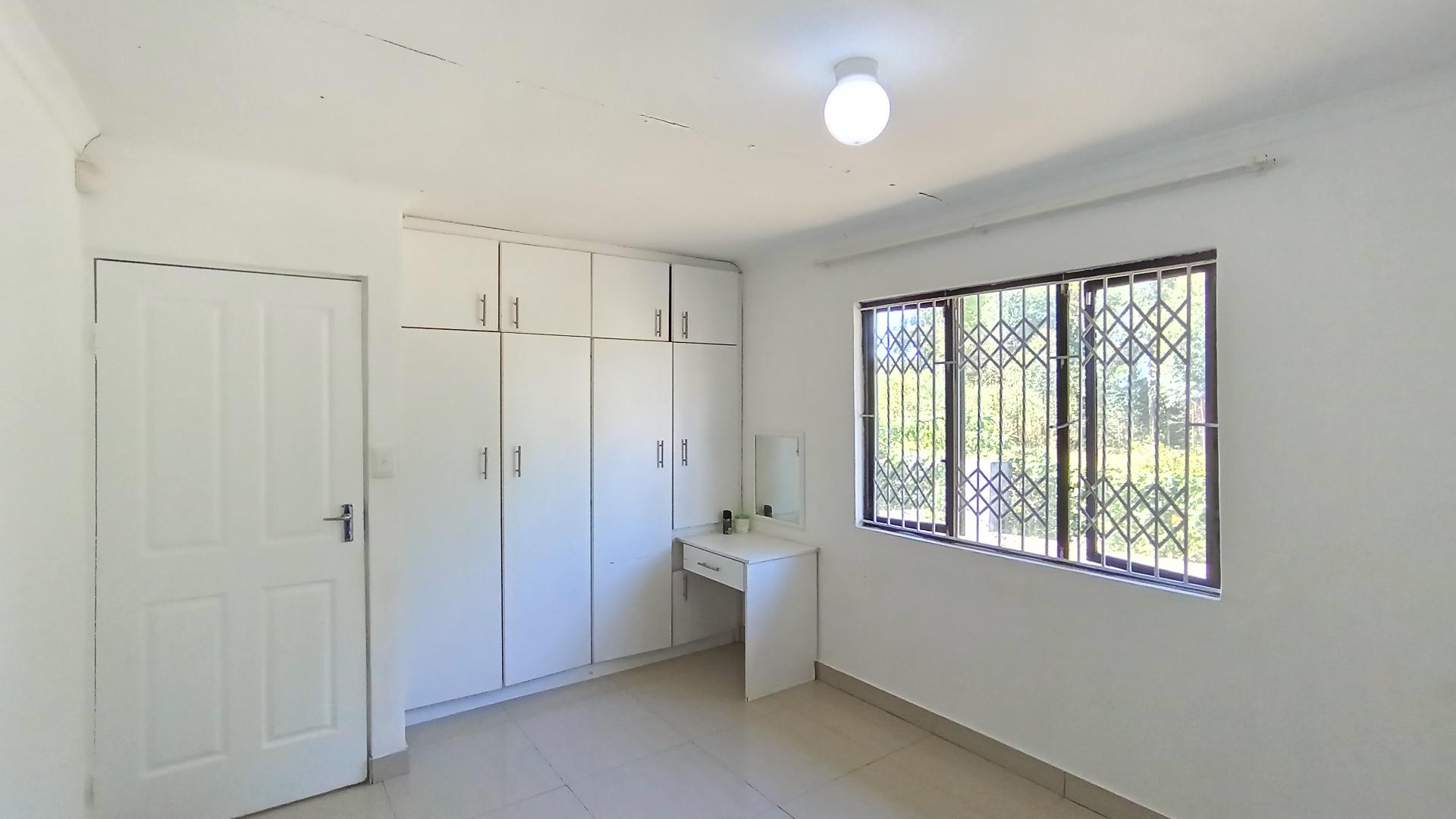 Bed Room 1 - 16 square meters of property in Escombe 