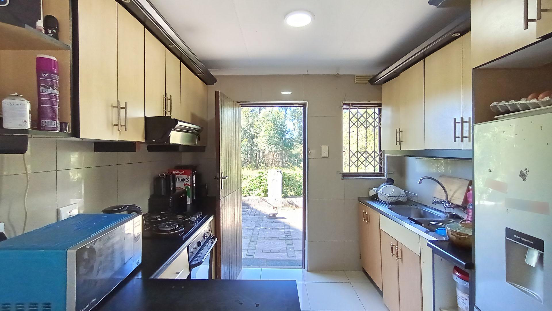Kitchen - 7 square meters of property in Escombe 