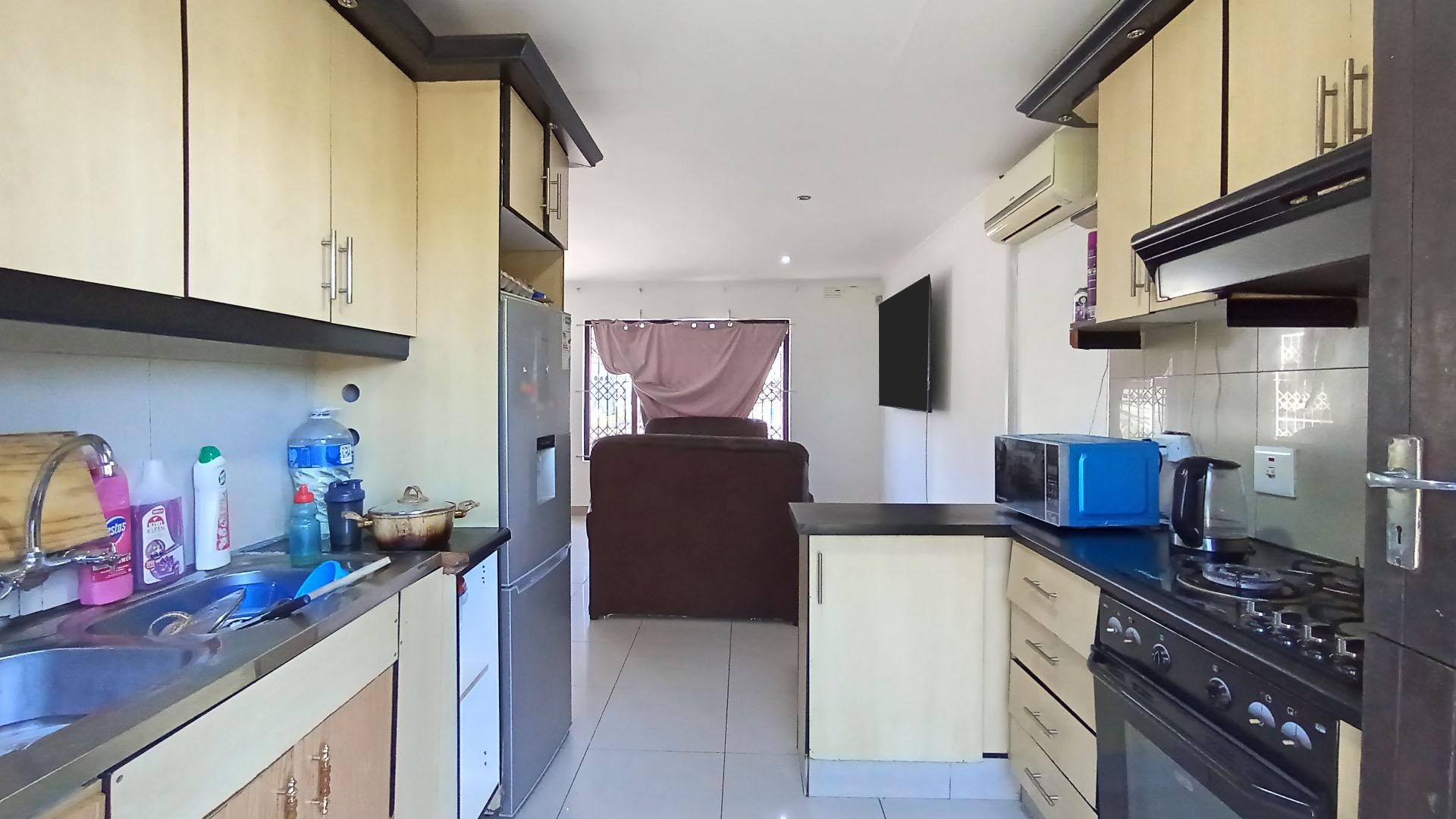 Kitchen - 7 square meters of property in Escombe 