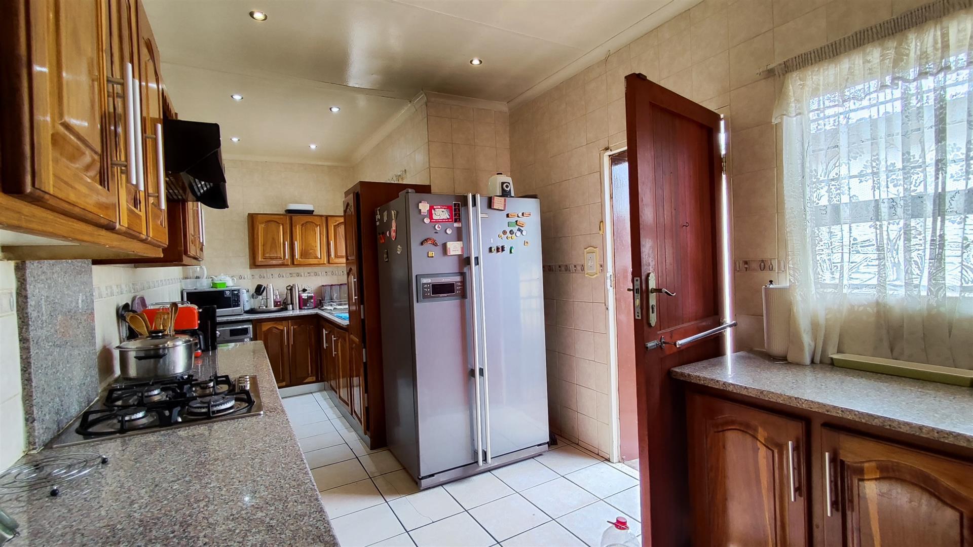 Kitchen - 14 square meters of property in Brackendowns