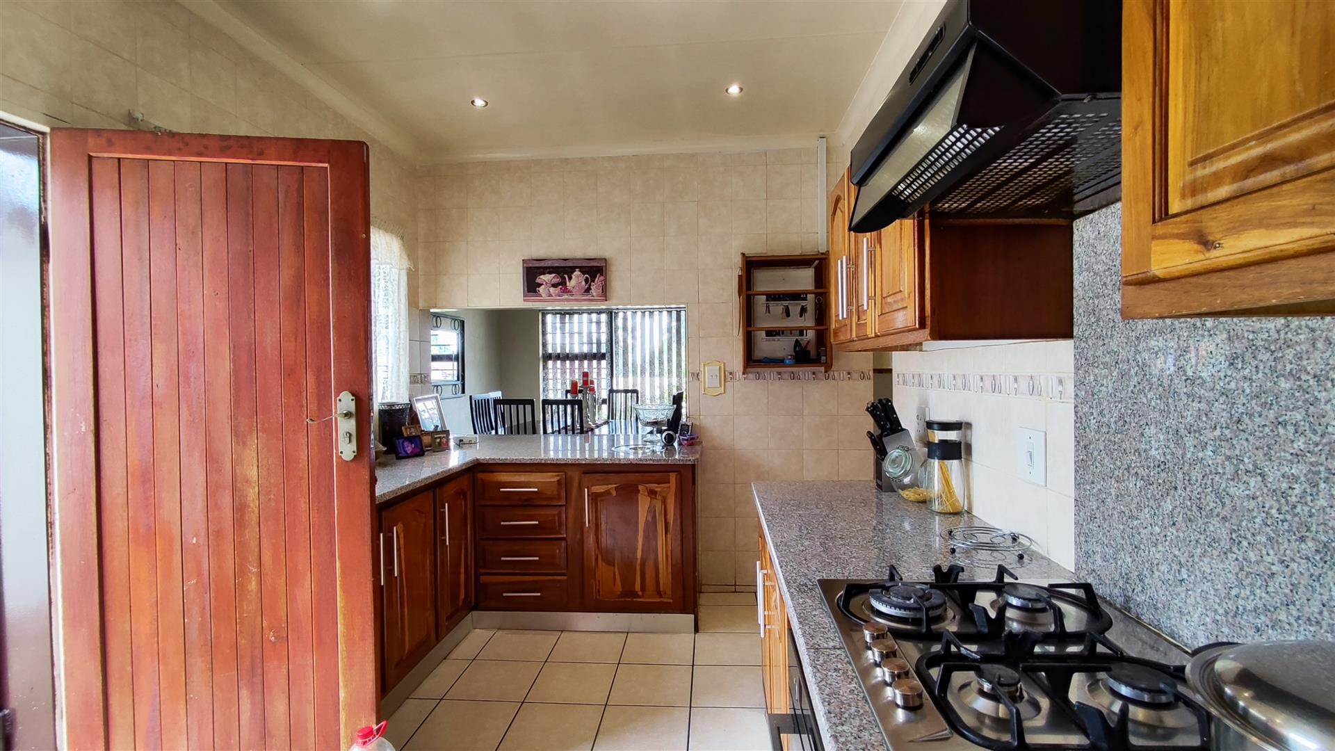 Kitchen - 14 square meters of property in Brackendowns