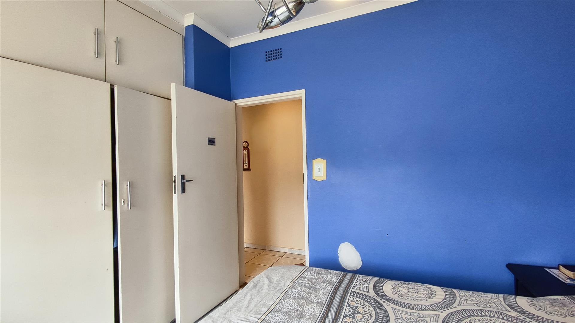 Bed Room 2 - 11 square meters of property in Brackendowns