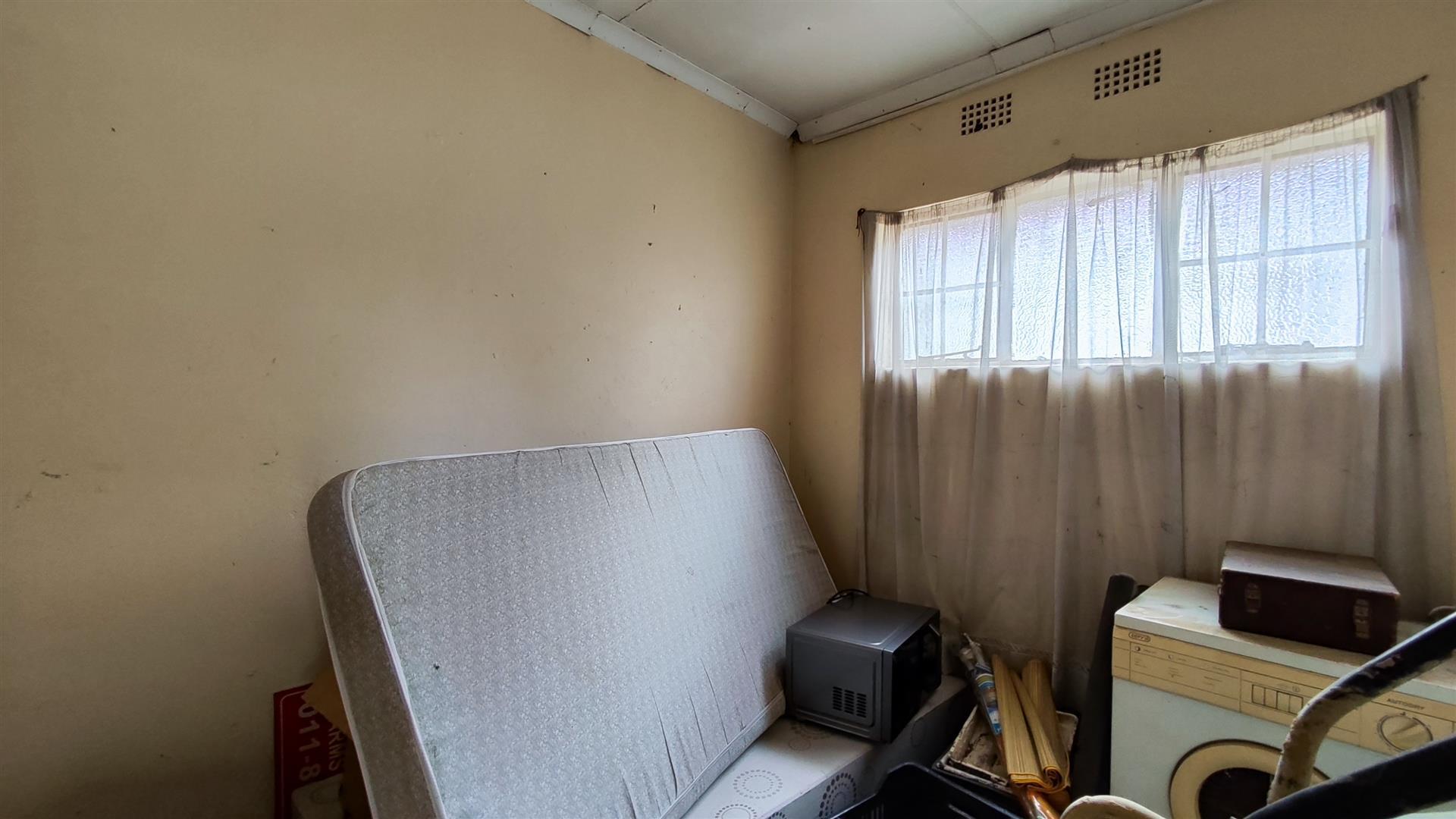 Staff Room - 7 square meters of property in Brackendowns