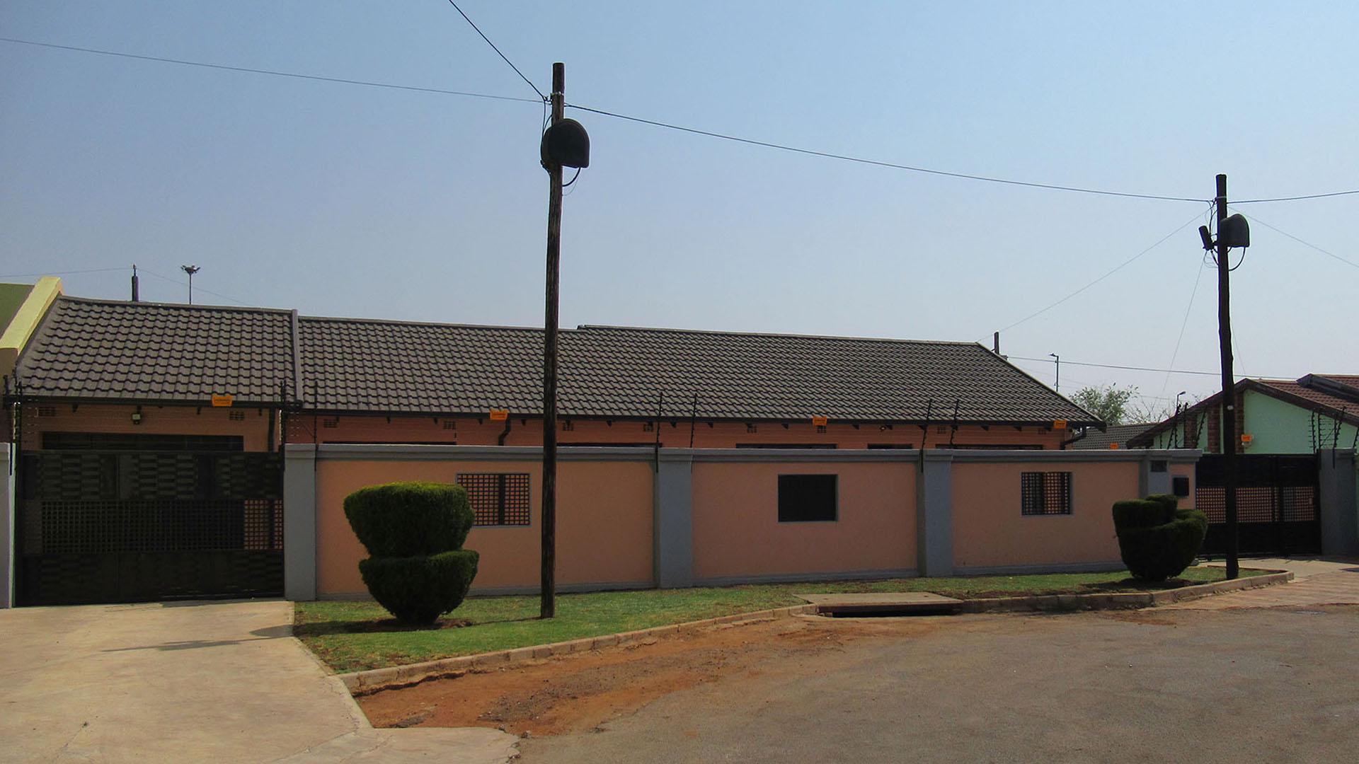 Front View of property in Jabulani