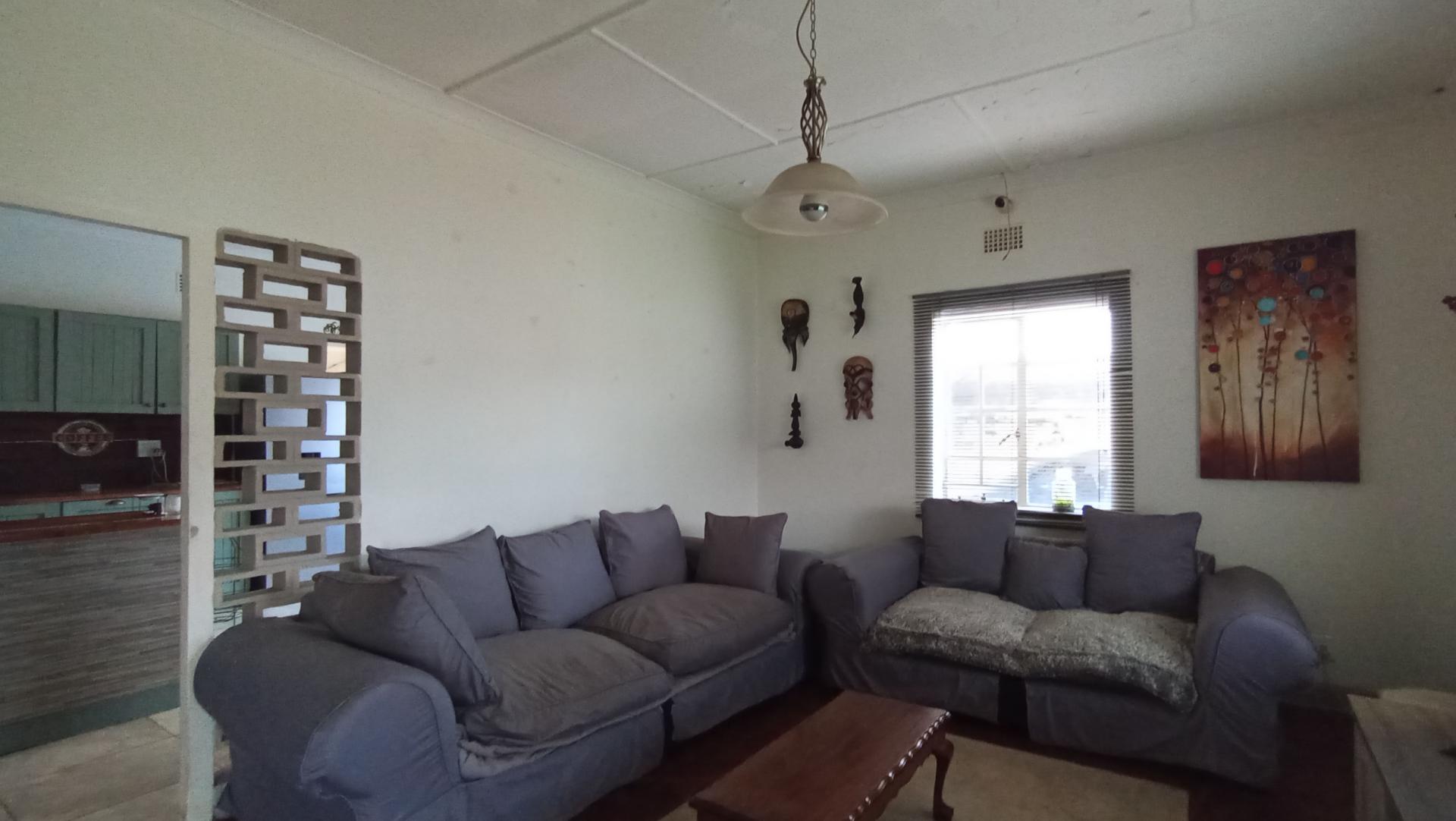 Lounges - 19 square meters of property in Fishers Hill