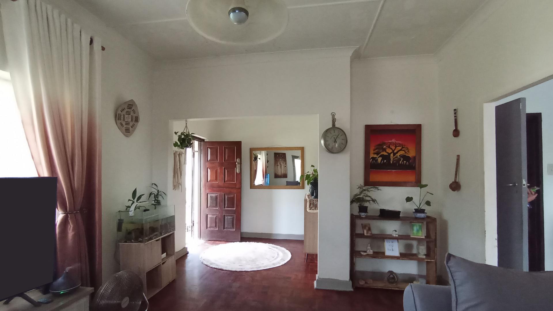 Lounges - 19 square meters of property in Fishers Hill