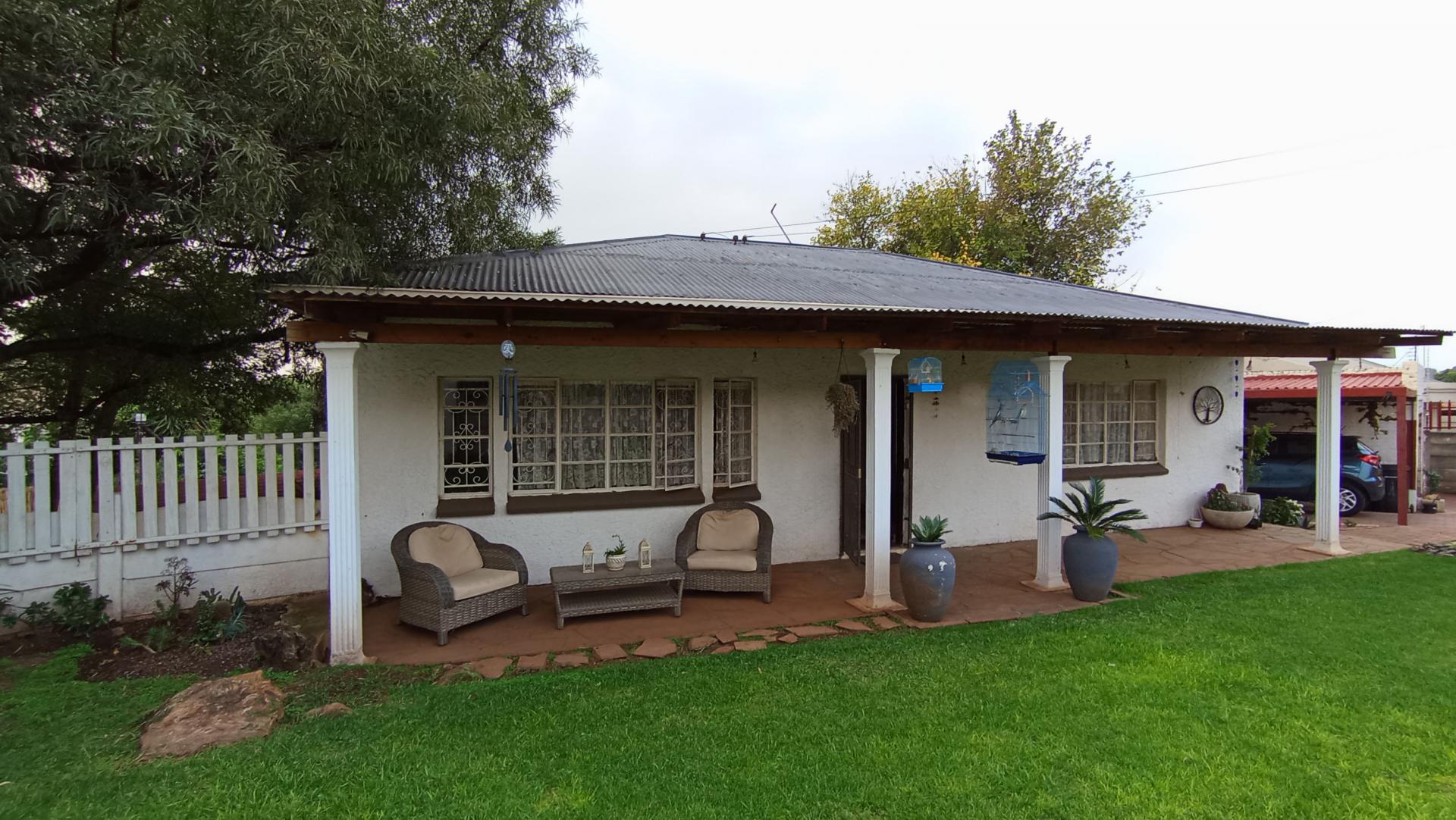 Front View of property in Fishers Hill