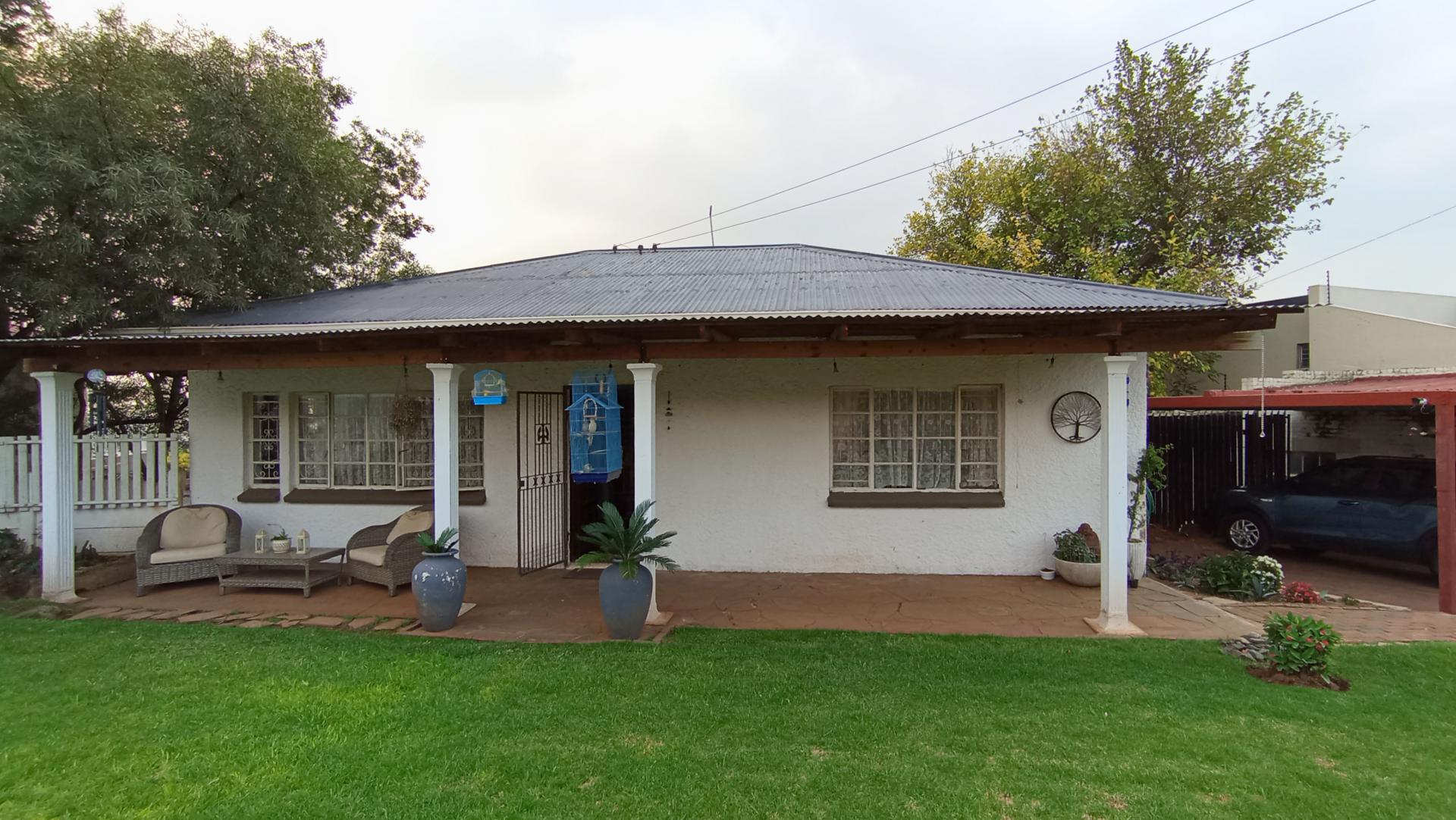 Front View of property in Fishers Hill