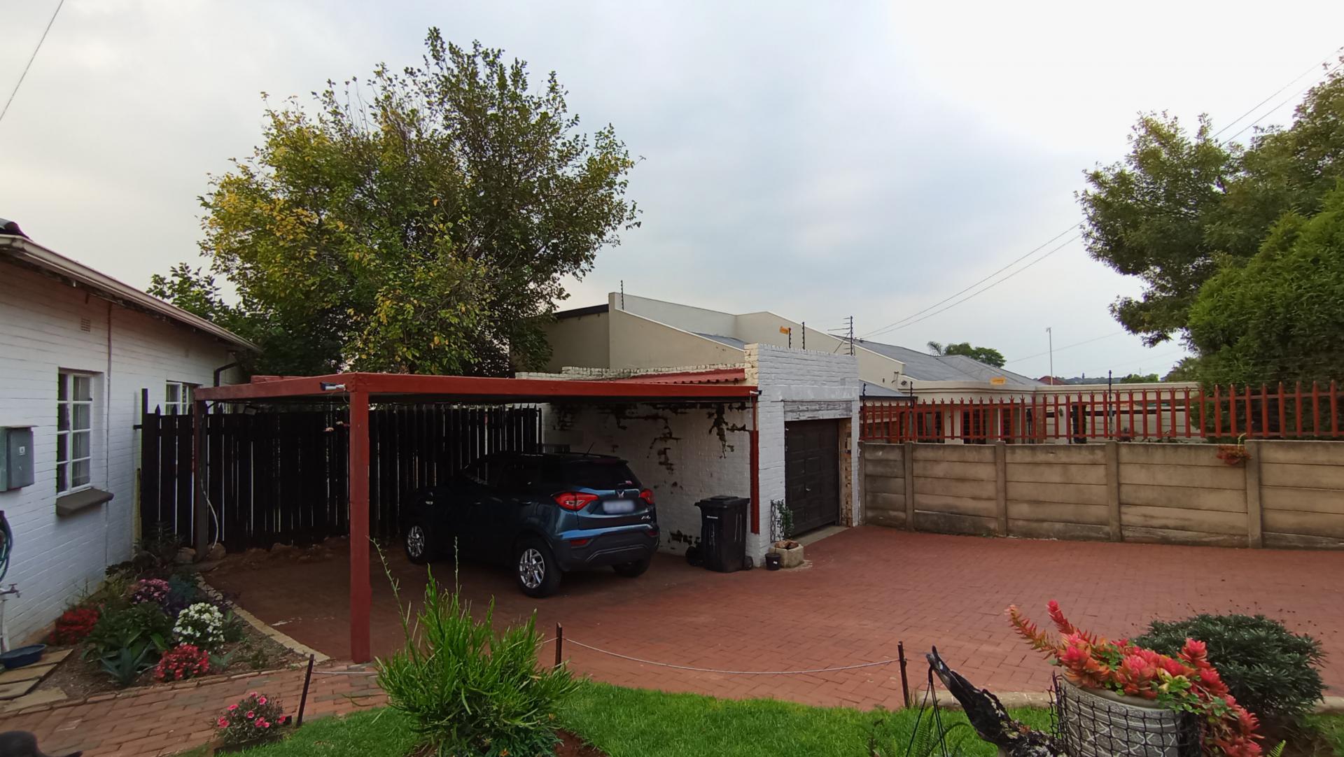 Front View of property in Fishers Hill