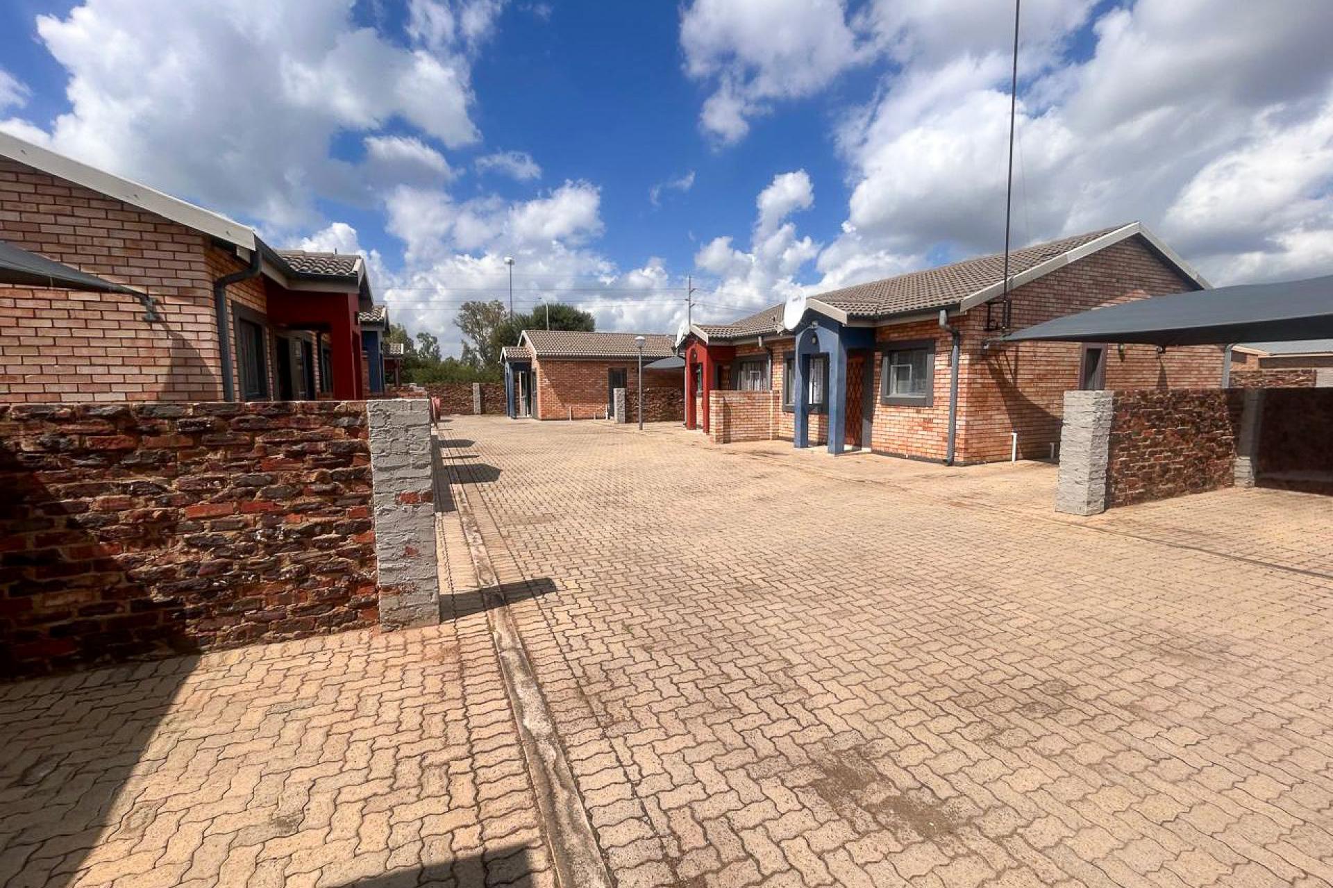 Front View of property in Dassierand