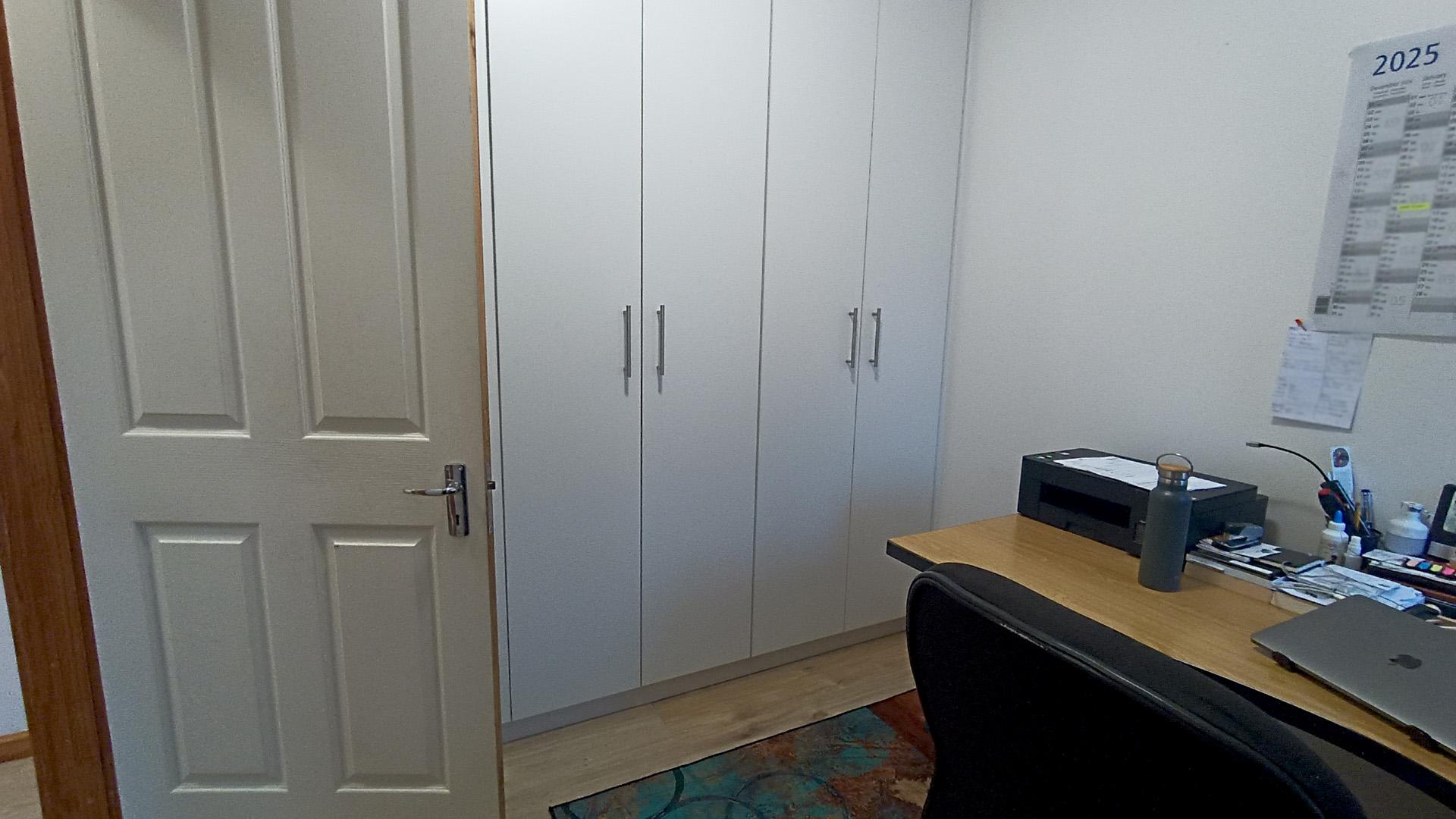 Bed Room 4 - 11 square meters of property in Pinelands