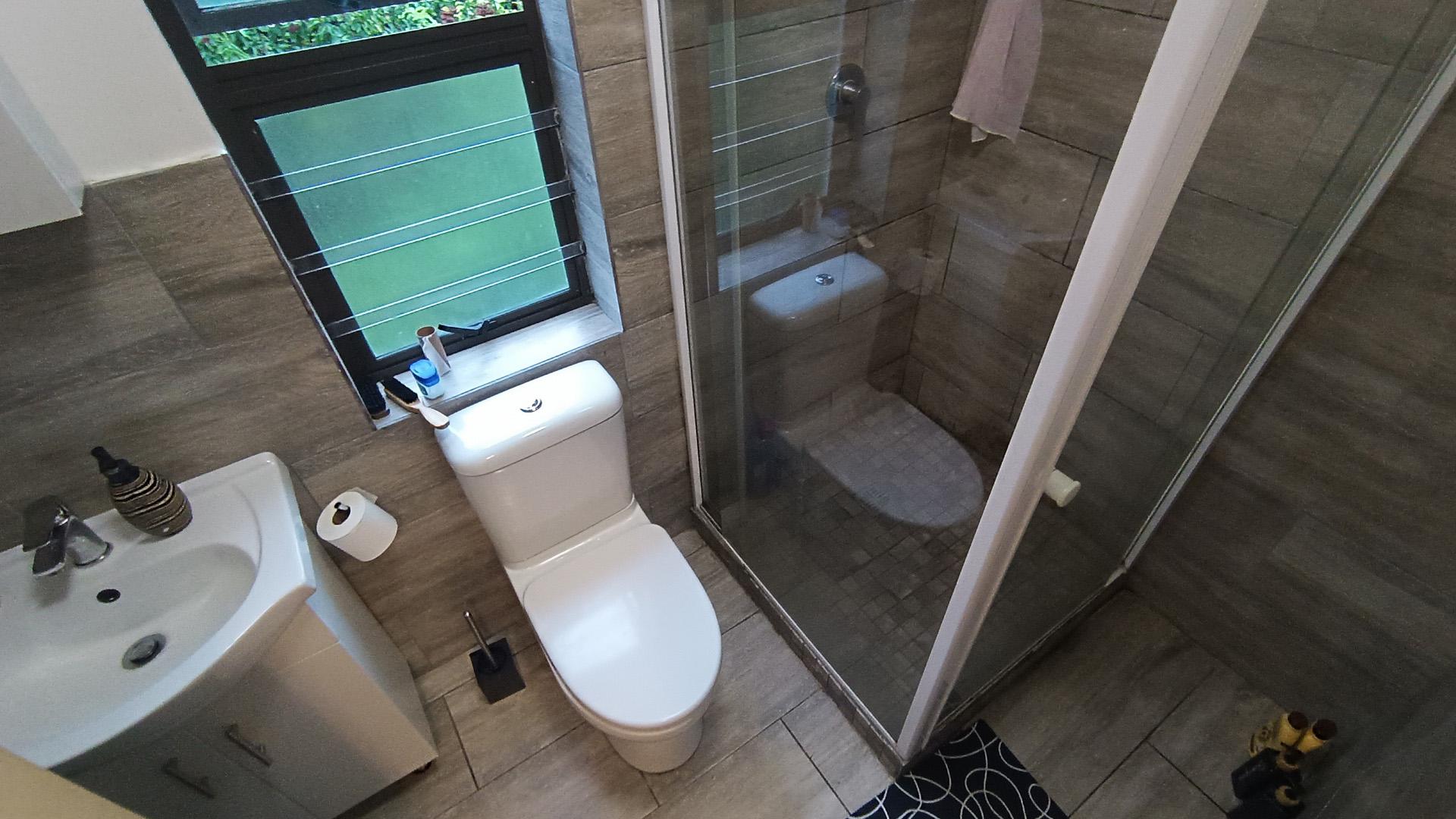 Bathroom 2 - 5 square meters of property in Pinelands