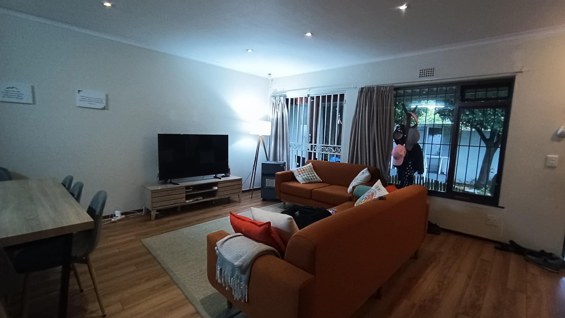 Lounges - 30 square meters of property in Pinelands