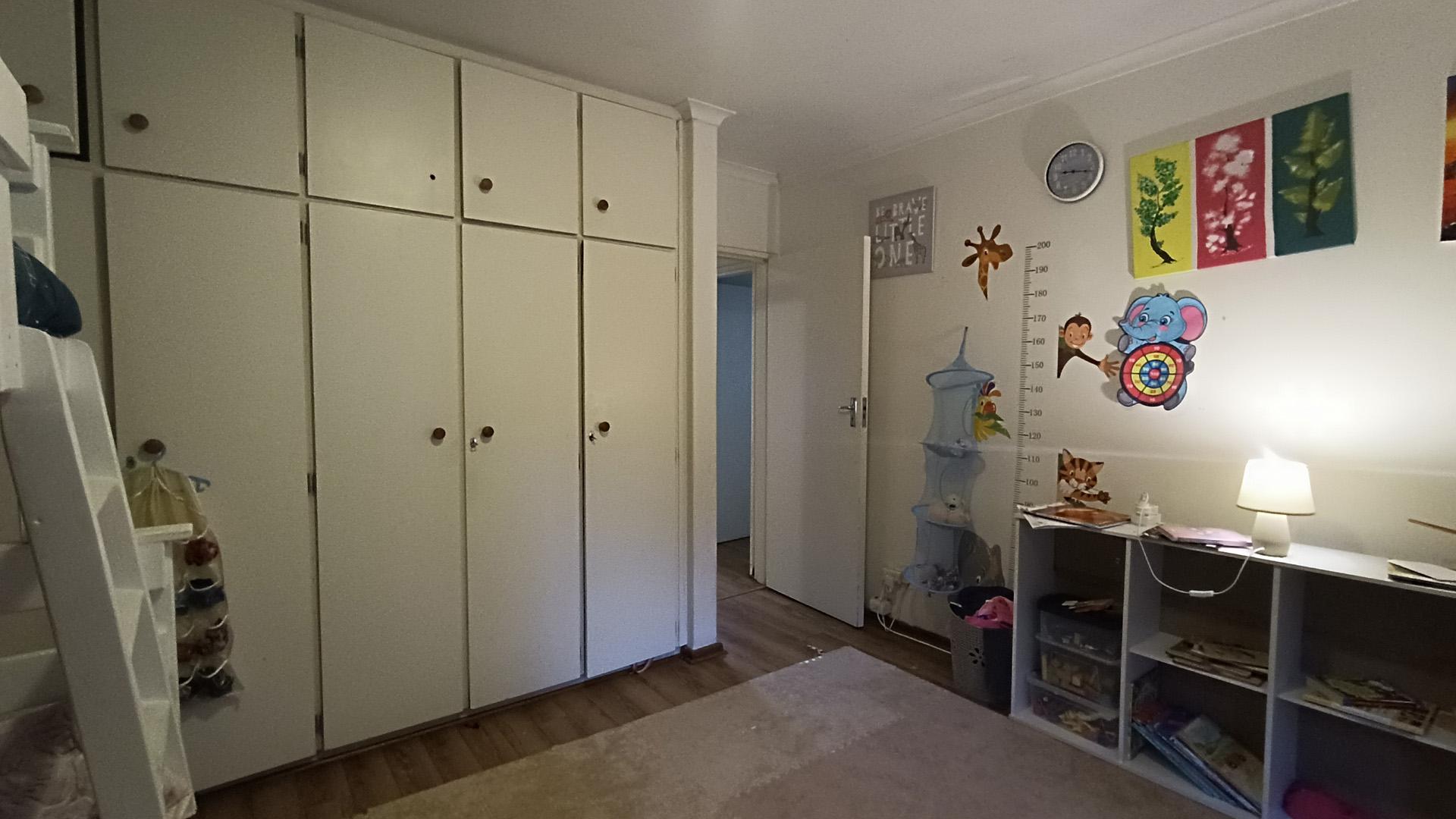 Bed Room 1 - 17 square meters of property in Pinelands