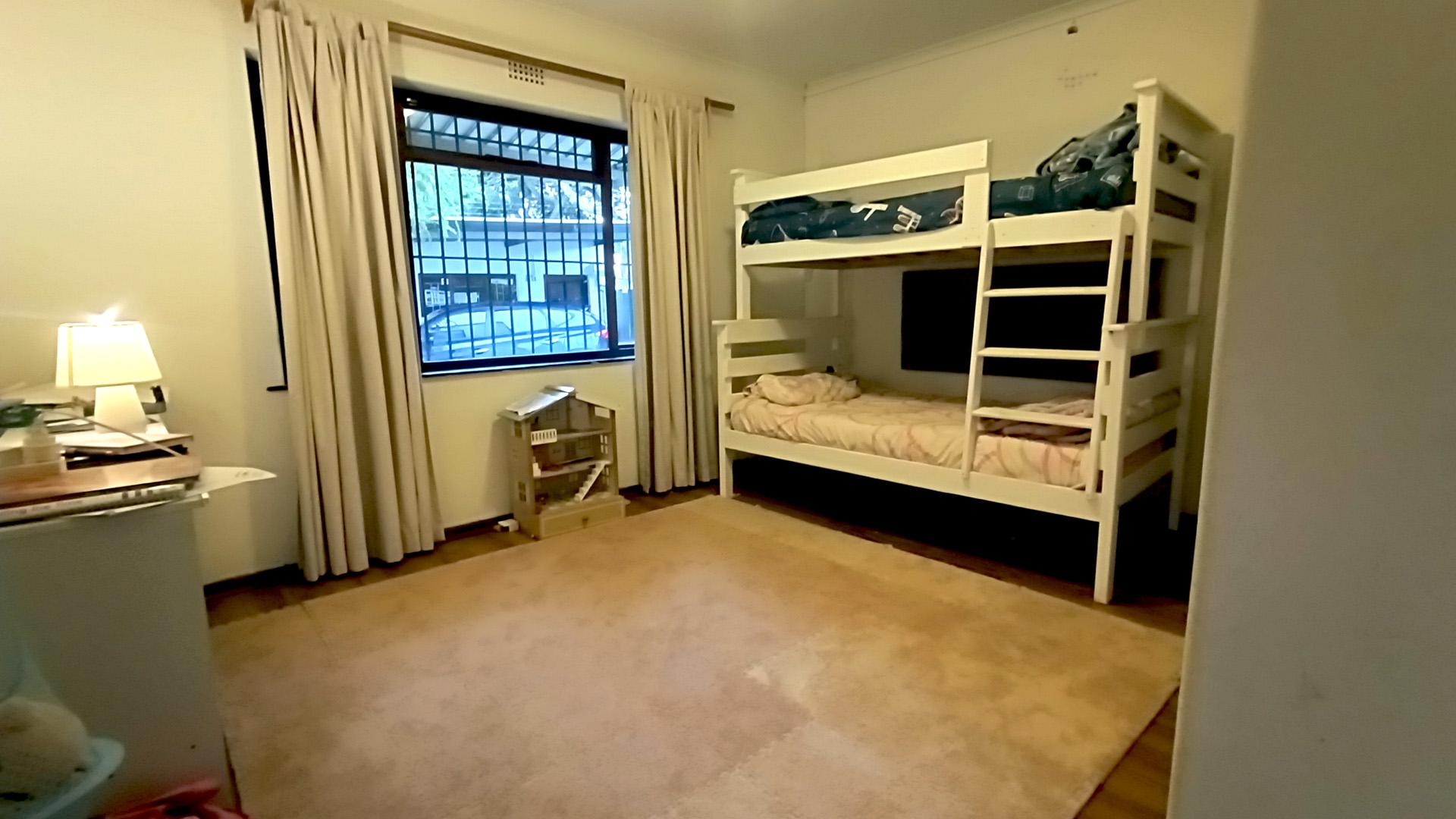 Bed Room 1 - 17 square meters of property in Pinelands