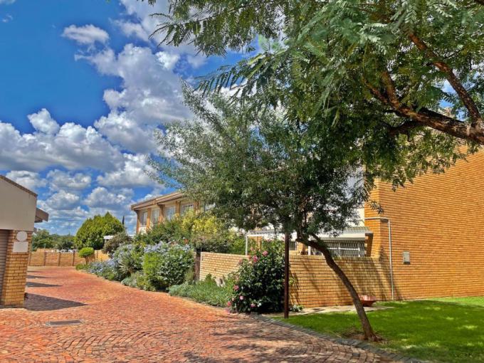 3 Bedroom Simplex for Sale For Sale in Fichardt Park - MR672308