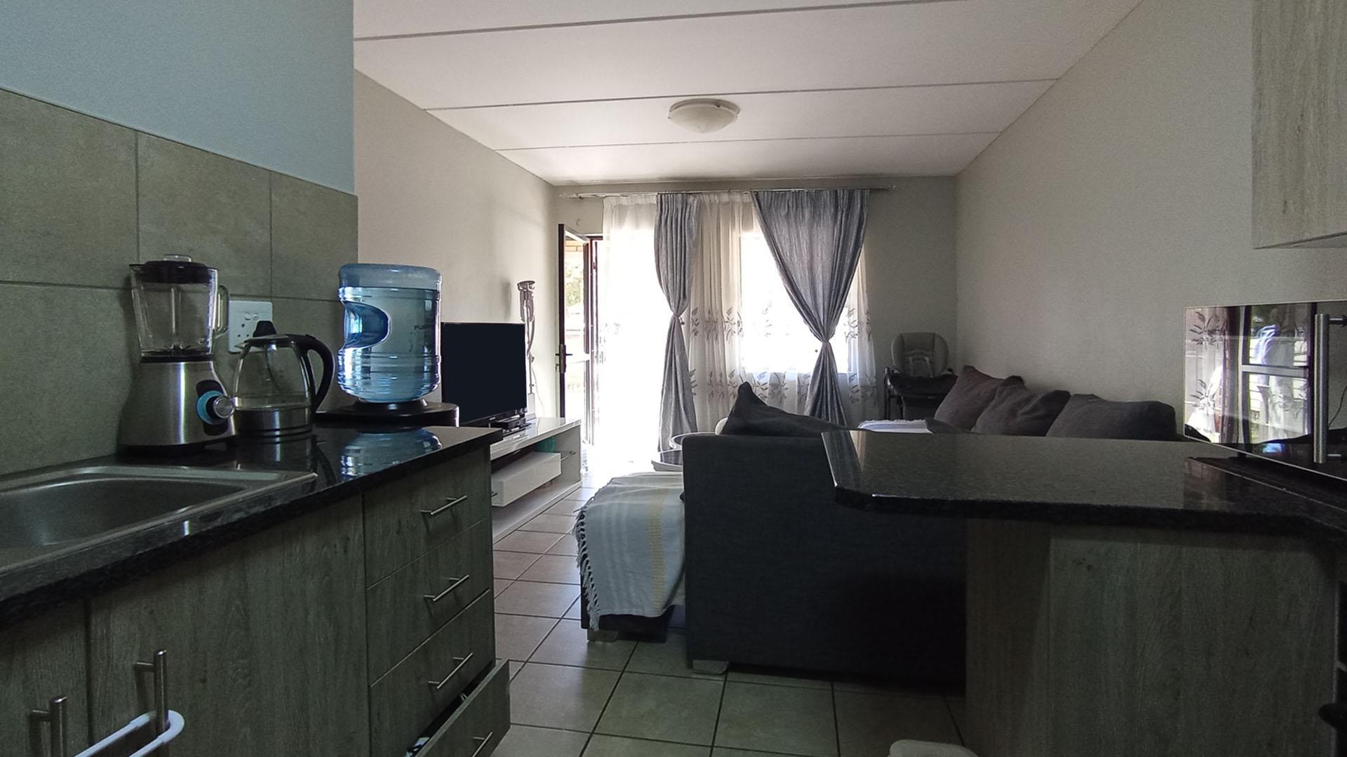 Kitchen - 7 square meters of property in Montana Tuine