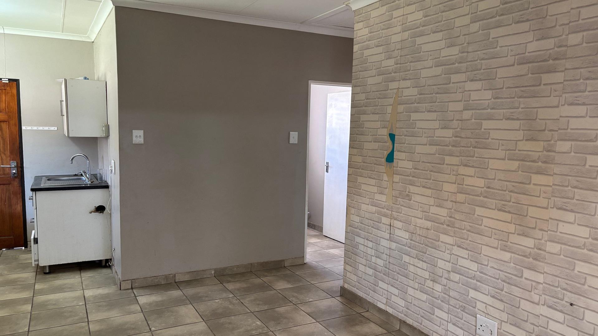 Dining Room of property in Roodepan