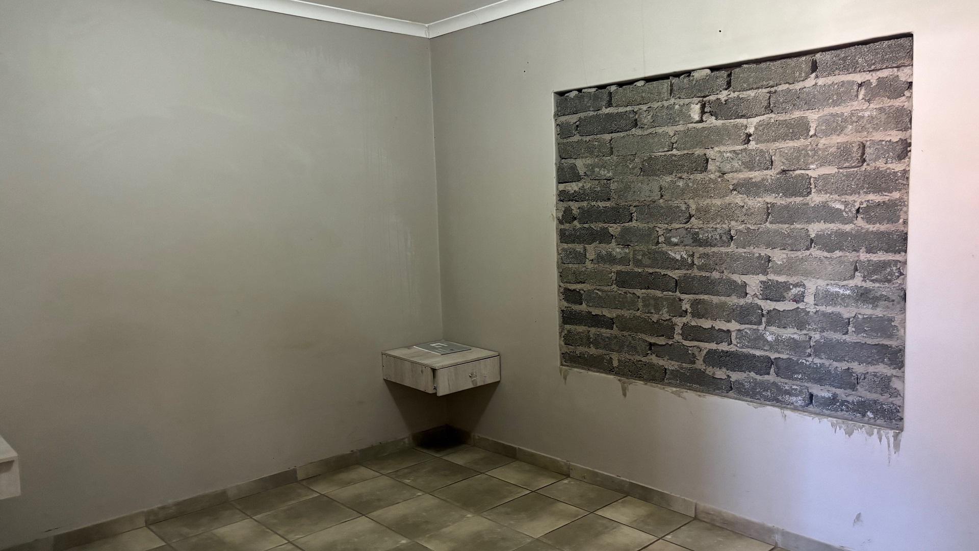 Bed Room 1 of property in Roodepan