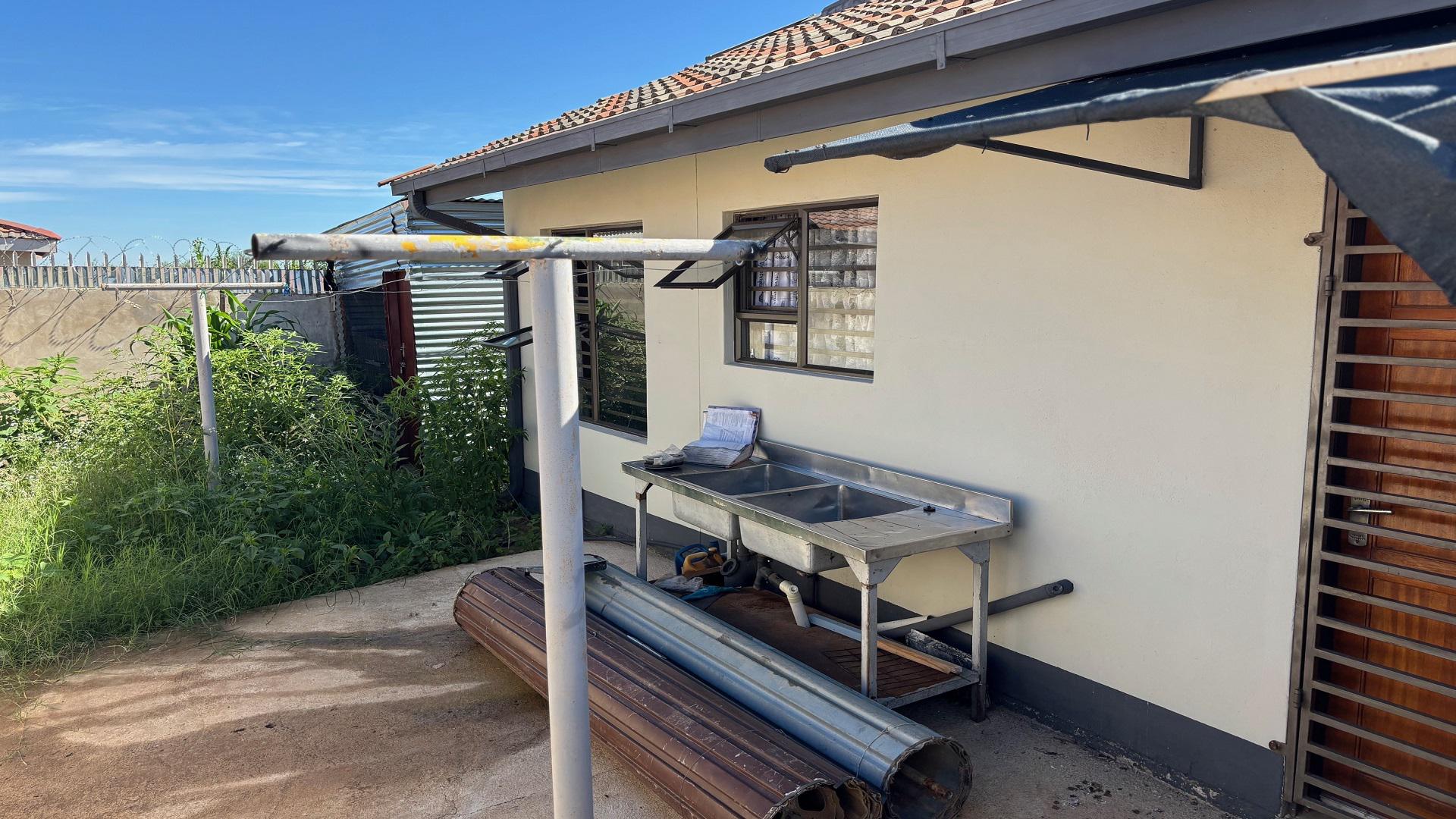 Backyard of property in Roodepan