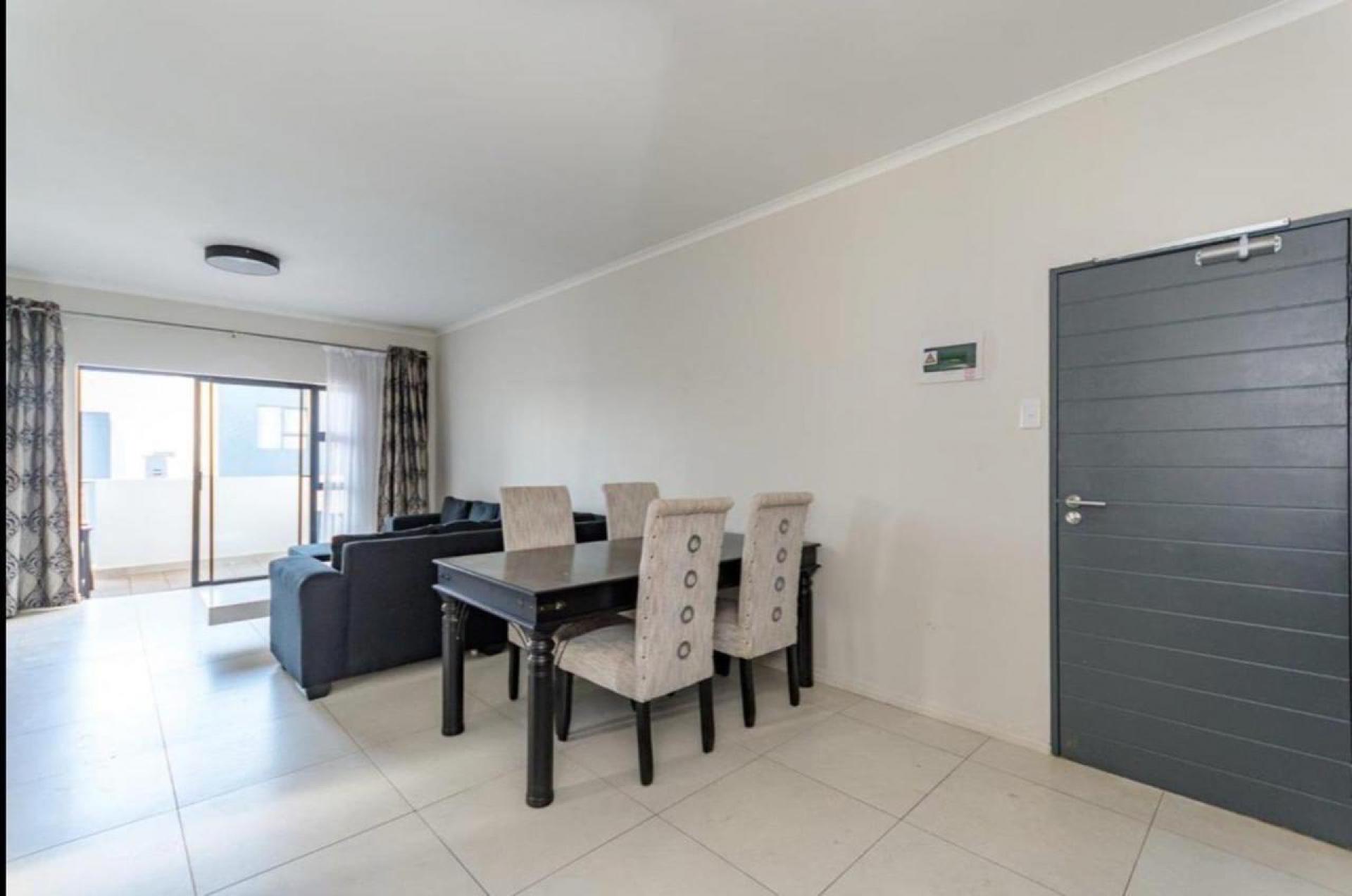 Dining Room of property in Erand Gardens