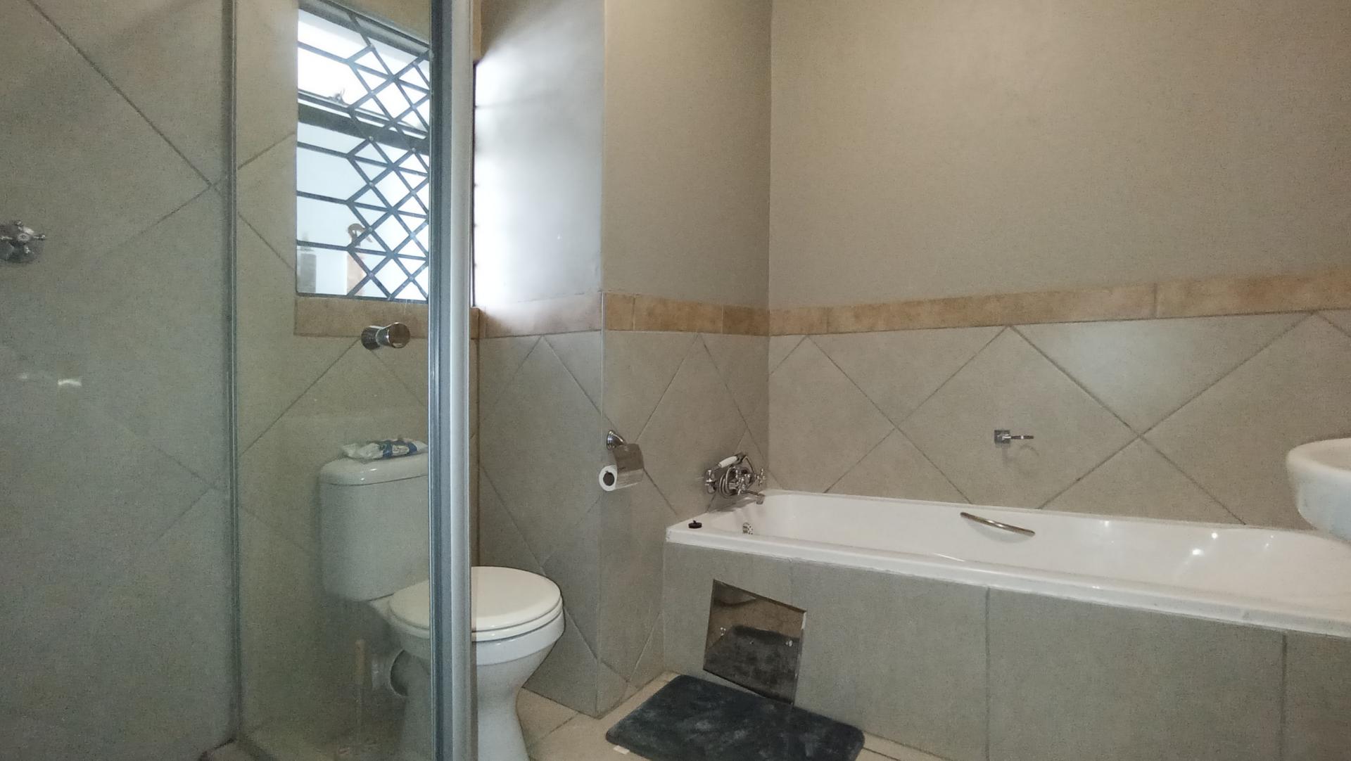 Bathroom 1 - 7 square meters of property in Glen Austin AH (Midrand)