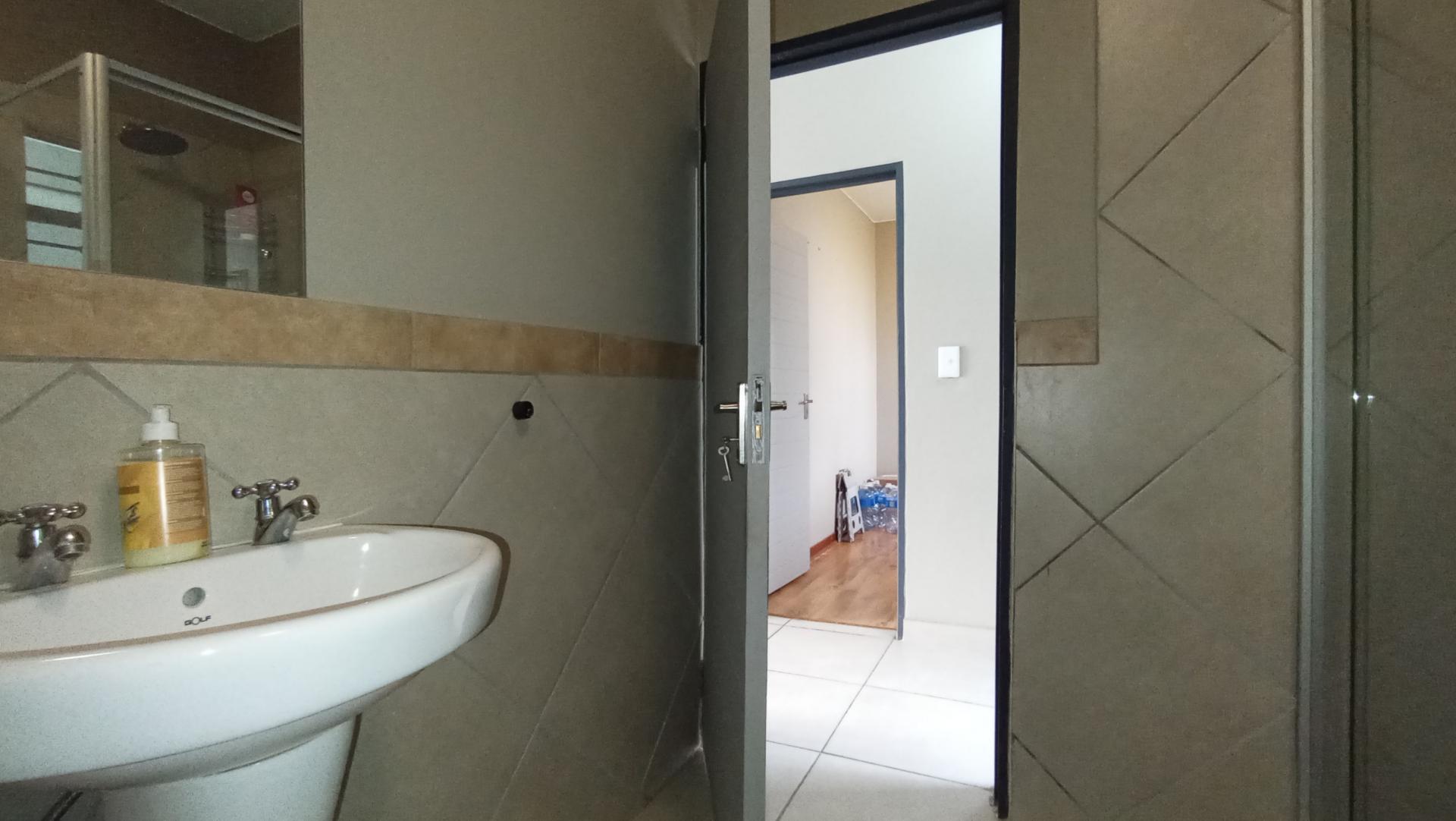 Bathroom 1 - 7 square meters of property in Glen Austin AH (Midrand)