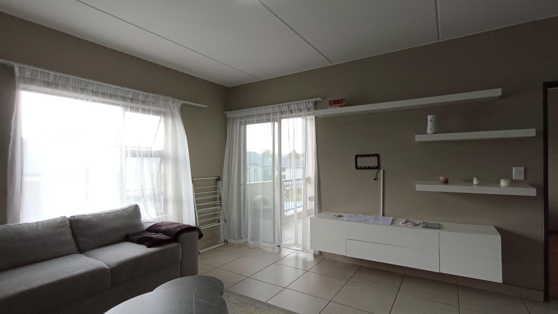 Lounges - 15 square meters of property in Glen Austin AH (Midrand)