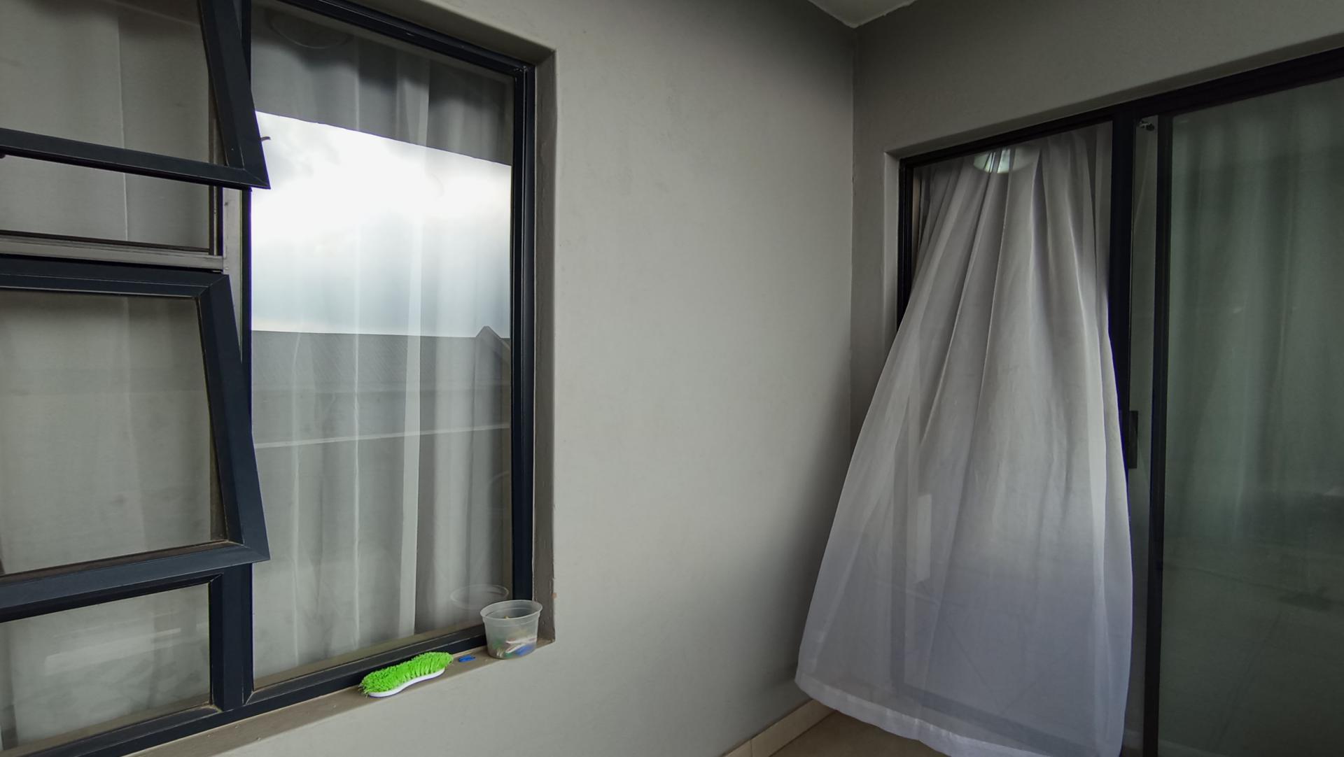 Balcony - 7 square meters of property in Glen Austin AH (Midrand)