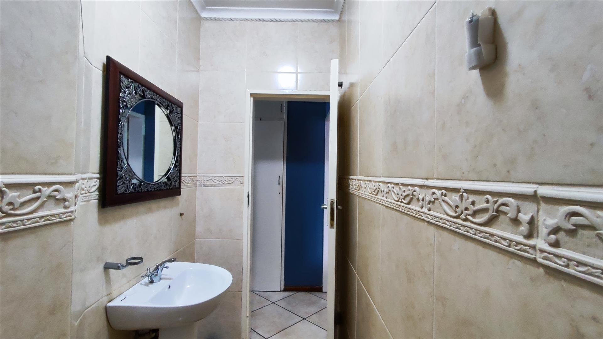 Bathroom 1 - 3 square meters of property in Kempton Park