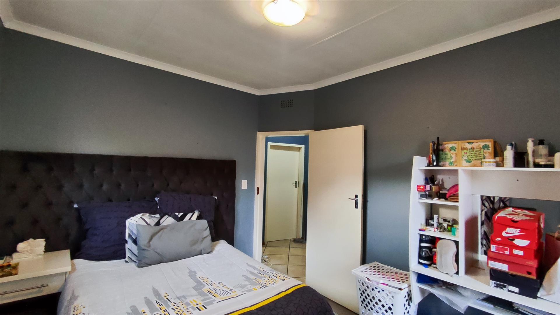 Bed Room 1 - 13 square meters of property in Kempton Park