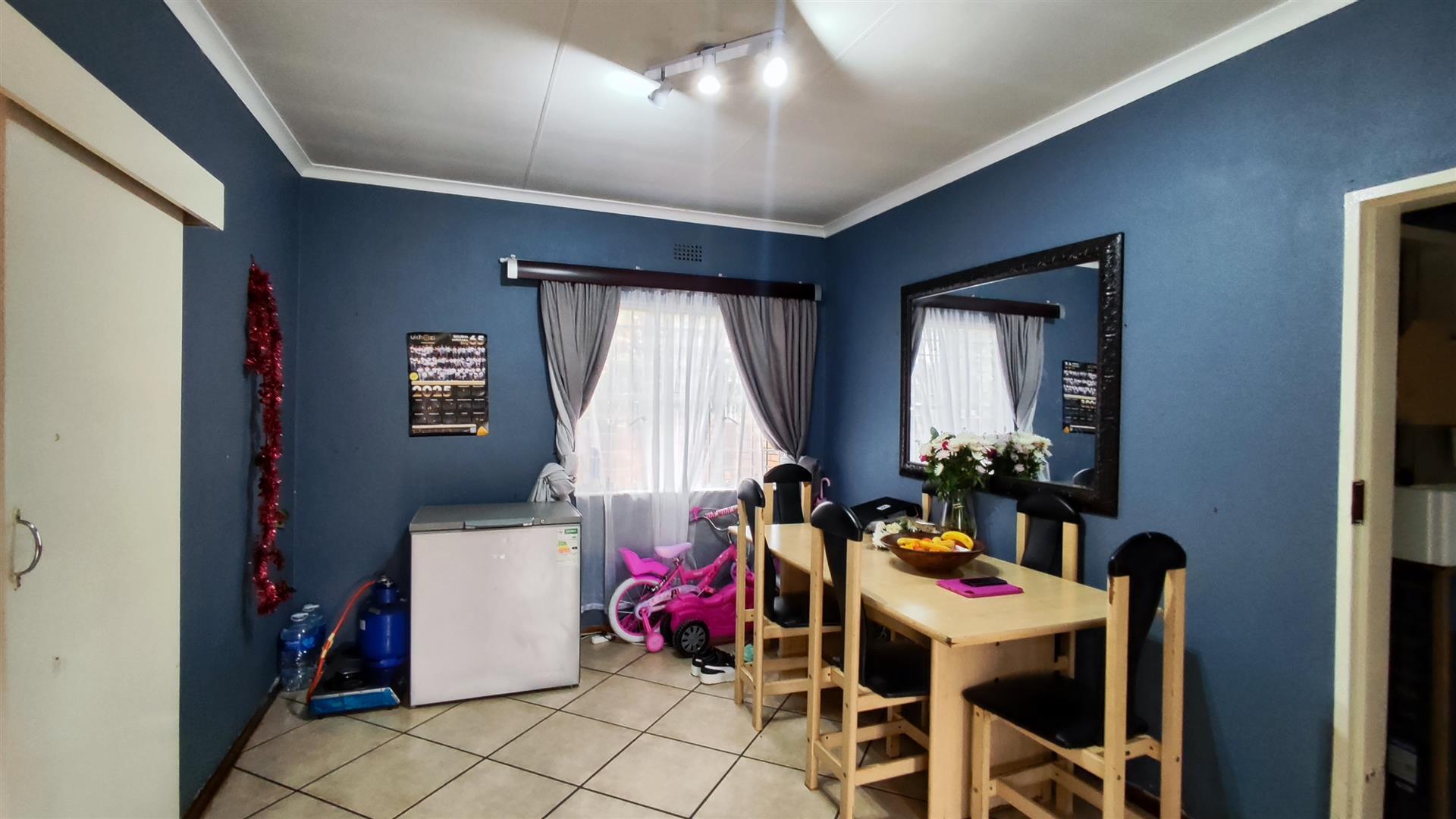 Dining Room - 16 square meters of property in Kempton Park