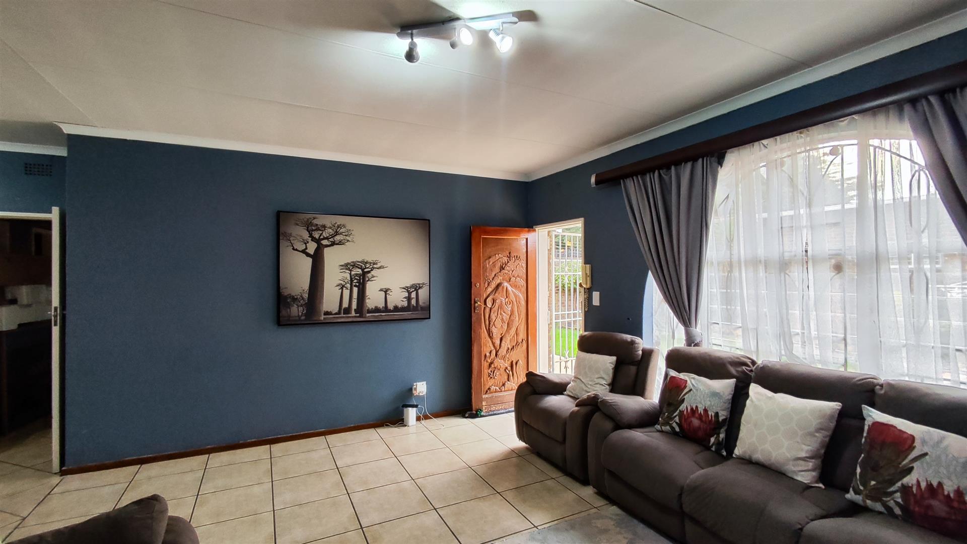 Lounges - 20 square meters of property in Kempton Park