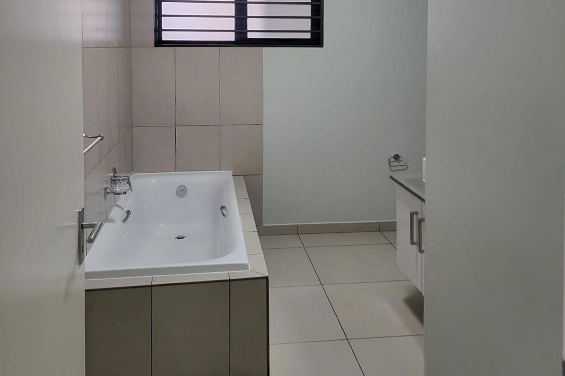 Bathroom 1 of property in North Riding A.H.