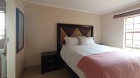 Main Bedroom - 18 square meters of property in Olievenhoutbos