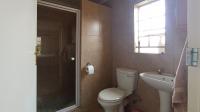 Main Bathroom - 5 square meters of property in Olievenhoutbos