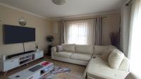 Lounges - 20 square meters of property in Olievenhoutbos