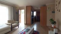 Lounges - 20 square meters of property in Olievenhoutbos