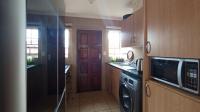 Kitchen - 8 square meters of property in Olievenhoutbos