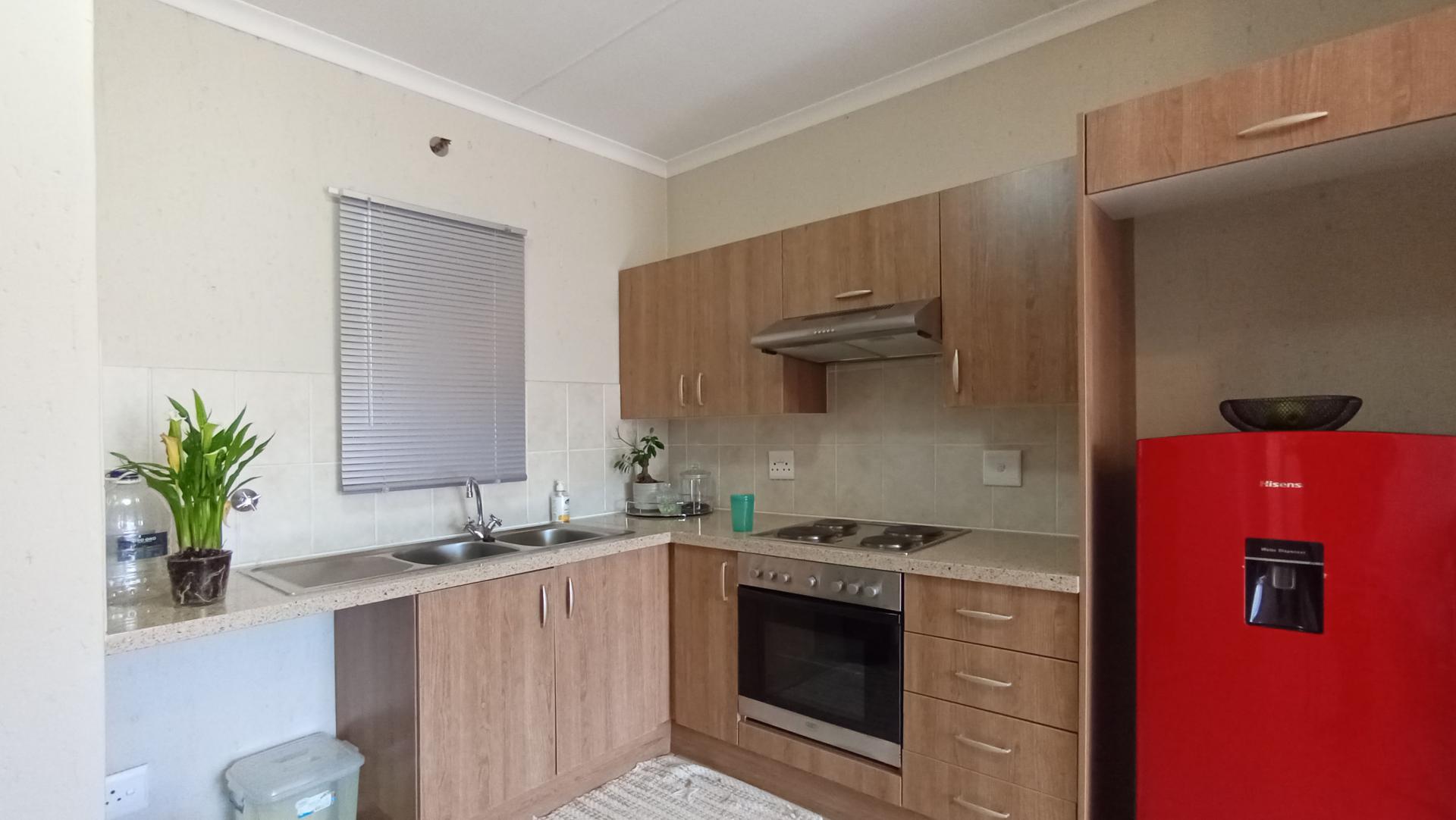 Kitchen - 6 square meters of property in Douglasdale