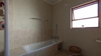 Bathroom 1 - 8 square meters of property in Douglasdale