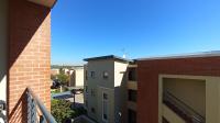 Balcony - 6 square meters of property in Douglasdale