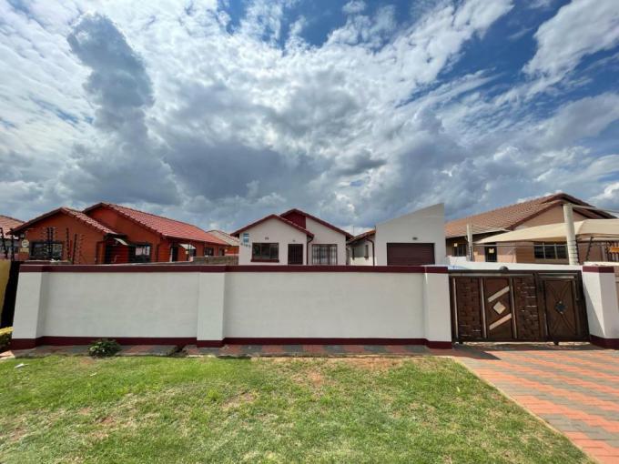 2 Bedroom House for Sale For Sale in Roodekop - MR672491