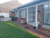  of property in Die Hoewes